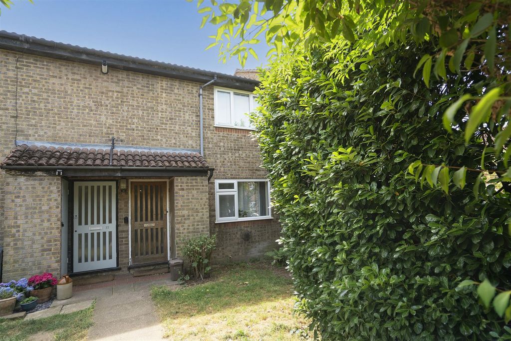 Property photo 1 of 11 75 Hogarth Crescent Sw19 2Uf External 1.Jpg