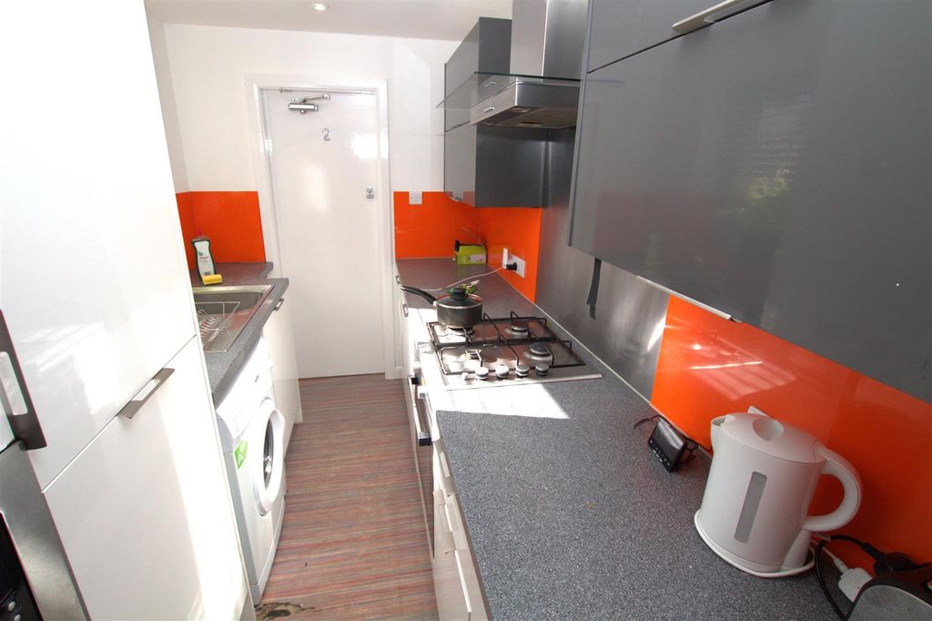 Property photo 1 of 7 Kitchen.Jpg