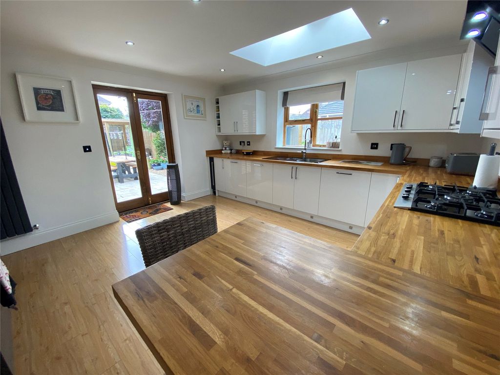 Property photo 2 of 27 Picture No. 14