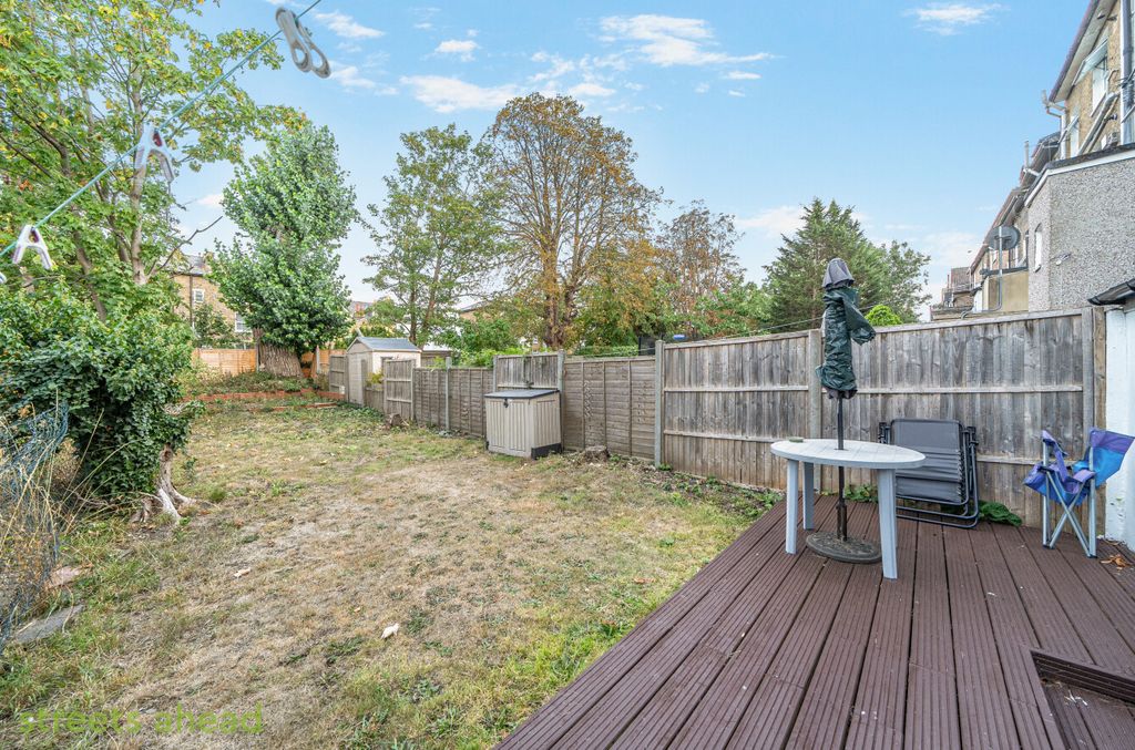 Property photo 2 of 14 E1B45F38-15A4-407...