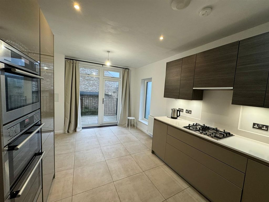 Property photo 3 of 14 Whatsapp Image 2024-12-02 At 16.36.17 (2).Jpeg