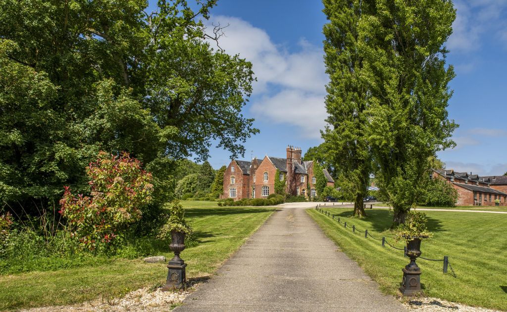 Property photo 1 of 32 Image