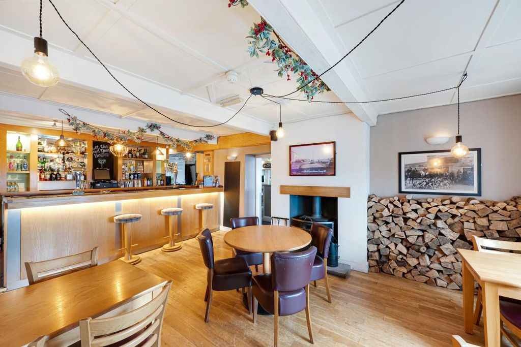 Property photo 3 of 66 Bar