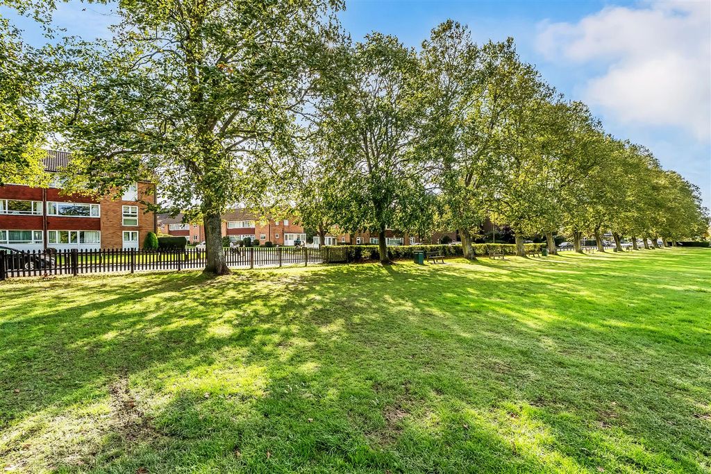 Property photo 2 of 3 2-Master-Close-19.Jpg