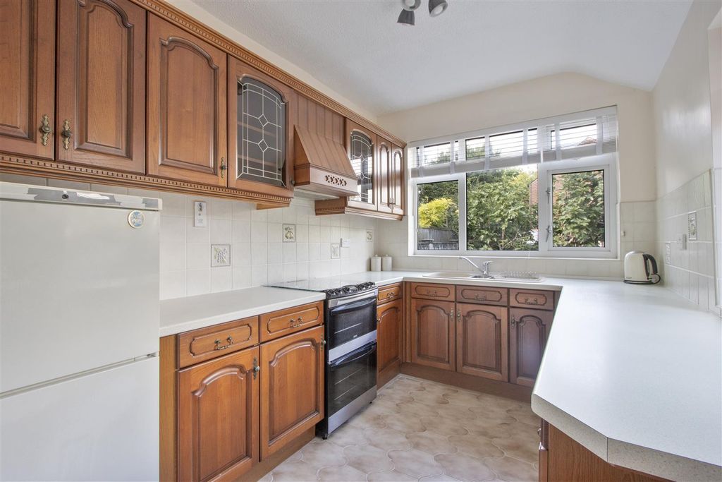 Property photo 3 of 18 Kitchen