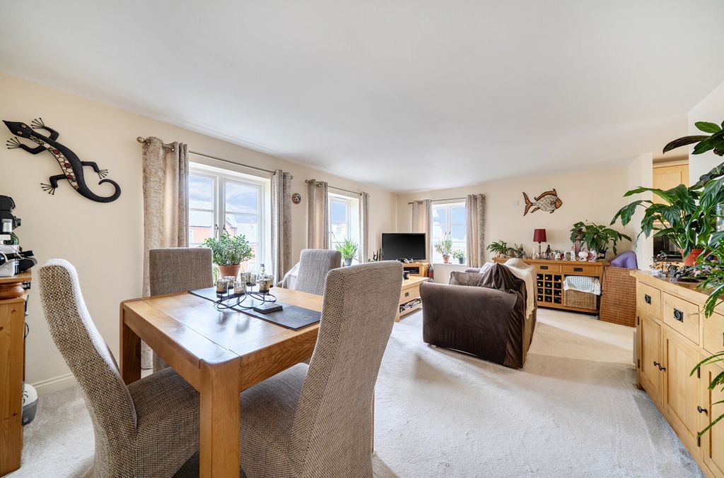 Property photo 2 of 17 1410185-6-6989Dfd...