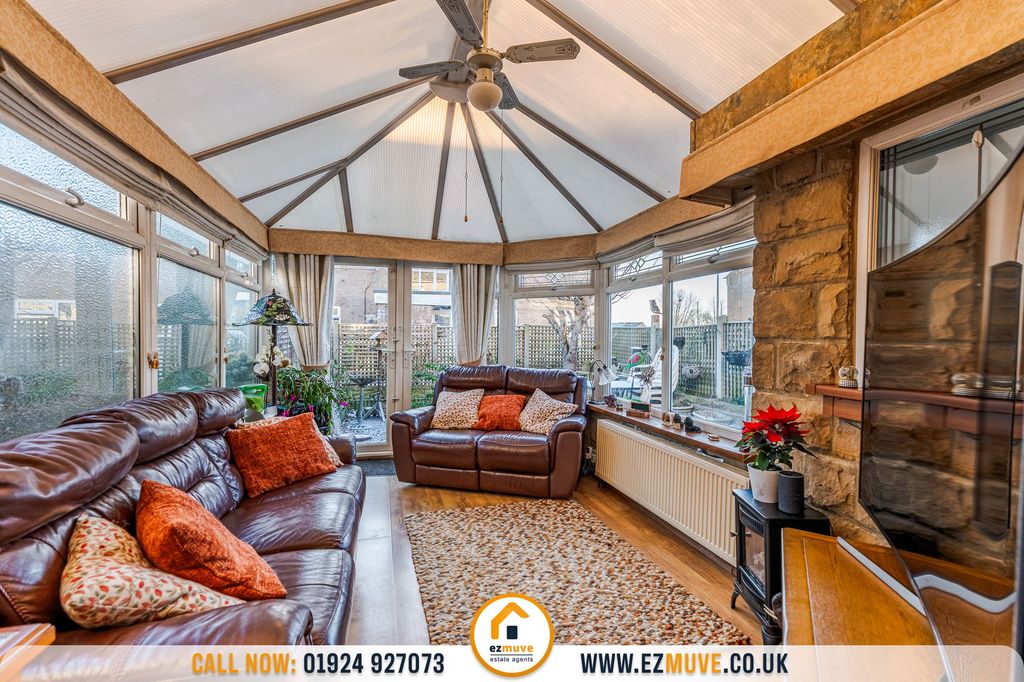 Property photo 2 of 27