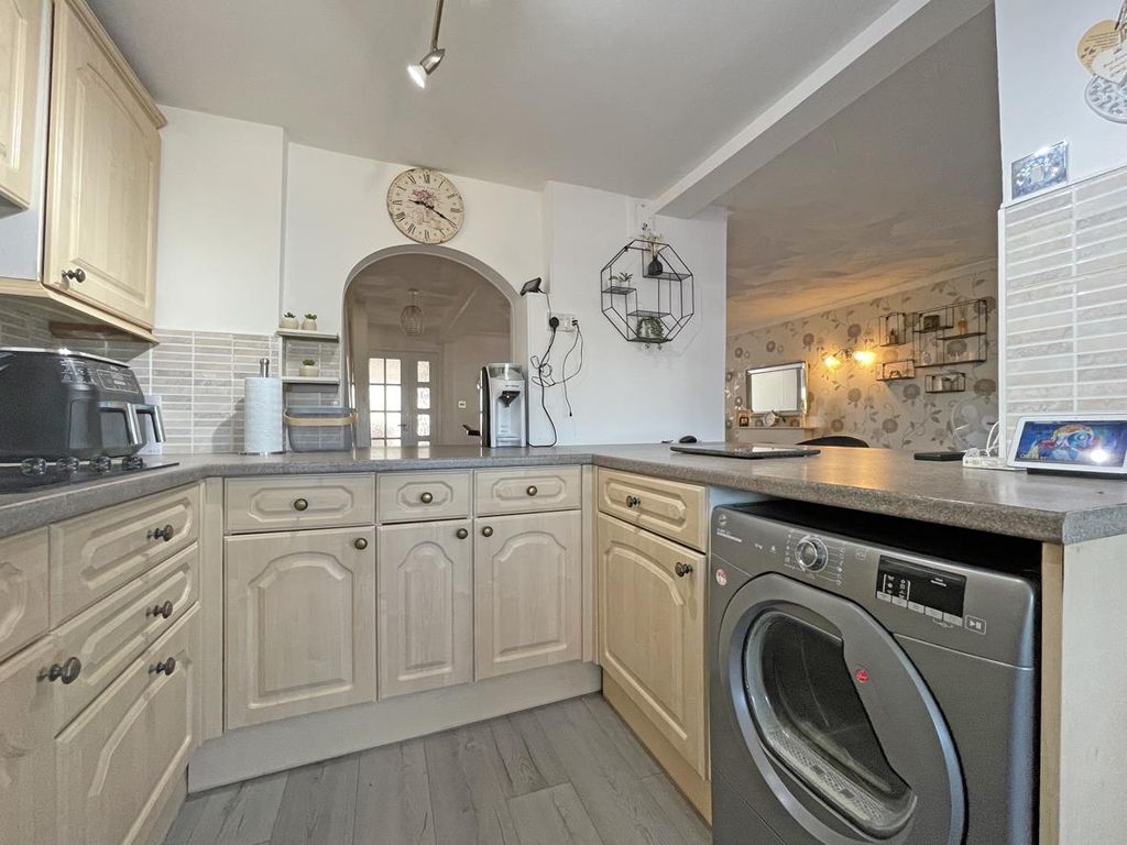 Property photo 2 of 22 Dartmouth Walk 97 - Breakfast Bar.Jpg