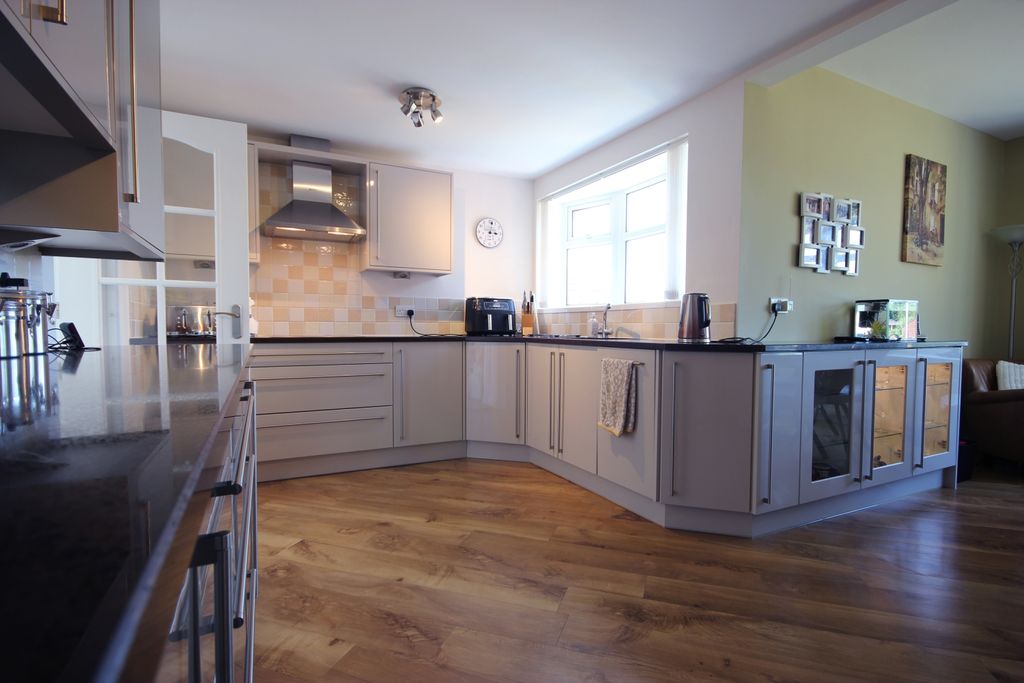 Property photo 3 of 26 1 Liv Kit Din A