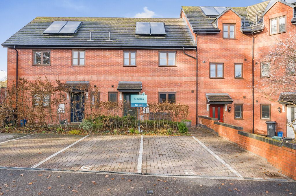 Property photo 1 of 12 6 Padbrook Mews