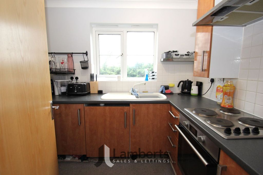 Property photo 3 of 17 Kitchen