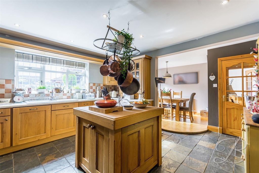 Property photo 3 of 28 Ccltd48.Jpg