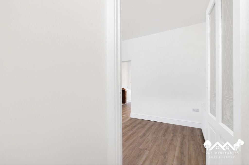 Property photo 2 of 35