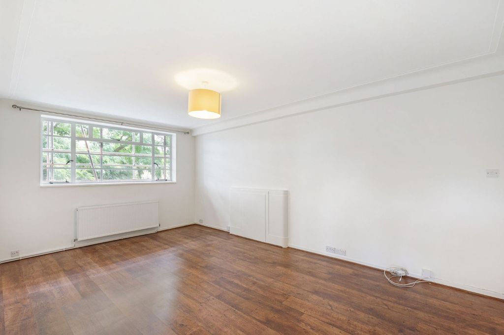 Property photo 2 of 10 4390103