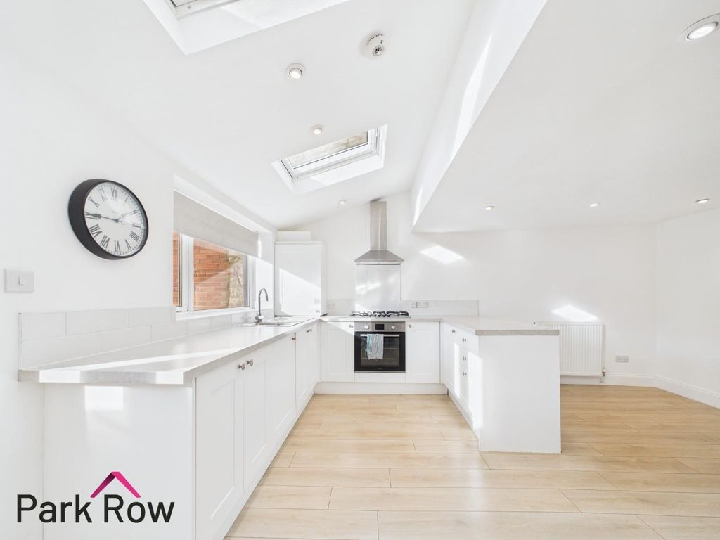 Property photo 2 of 19 Kitchen/ Dining Area