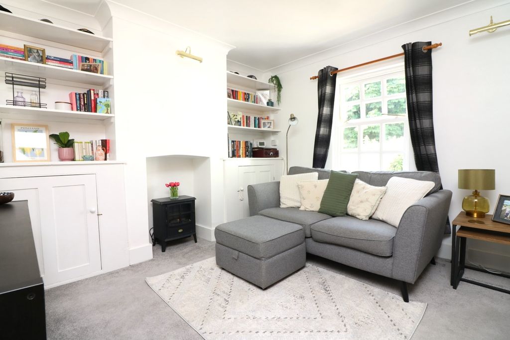 Property photo 2 of 16 3711002