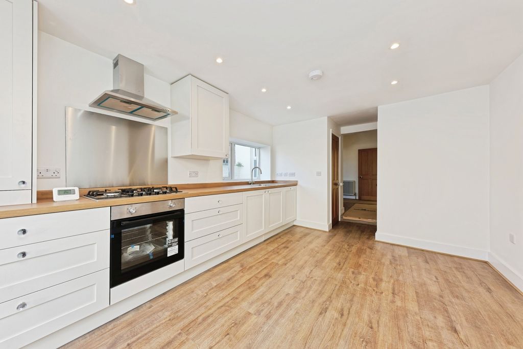 Property photo 2 of 25 Pbox-Img.Jpg