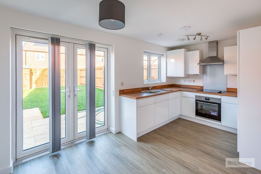 Property photo 2 of 9 Kitchen