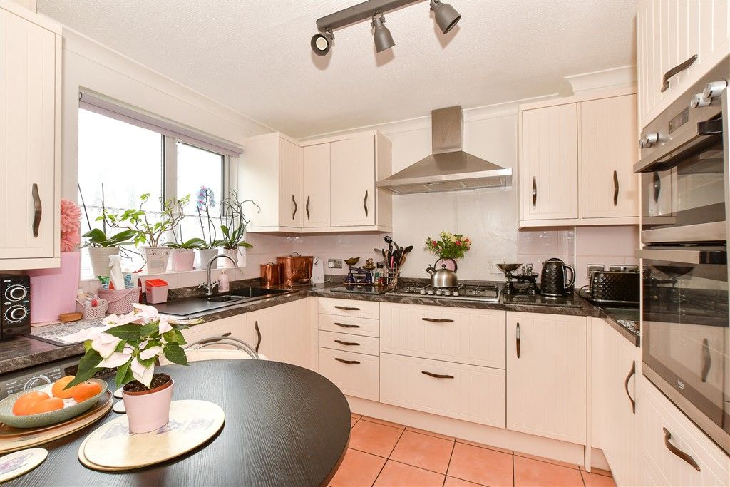Property photo 1 of 10 Kitchen