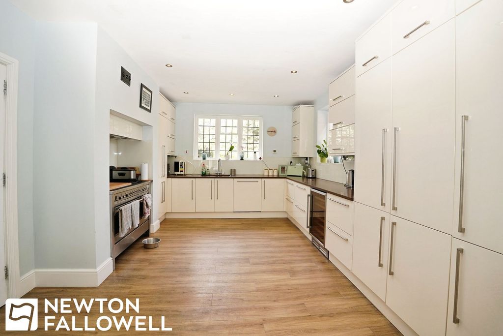 Property photo 3 of 31