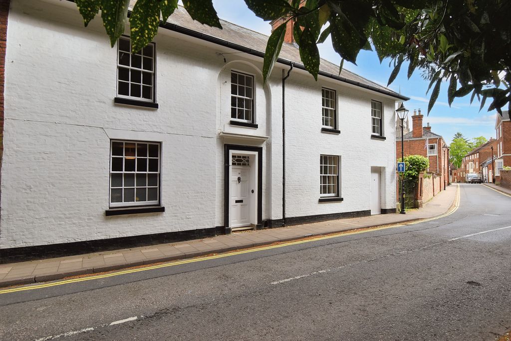 Property photo 1 of 32 38 Westgate (6)