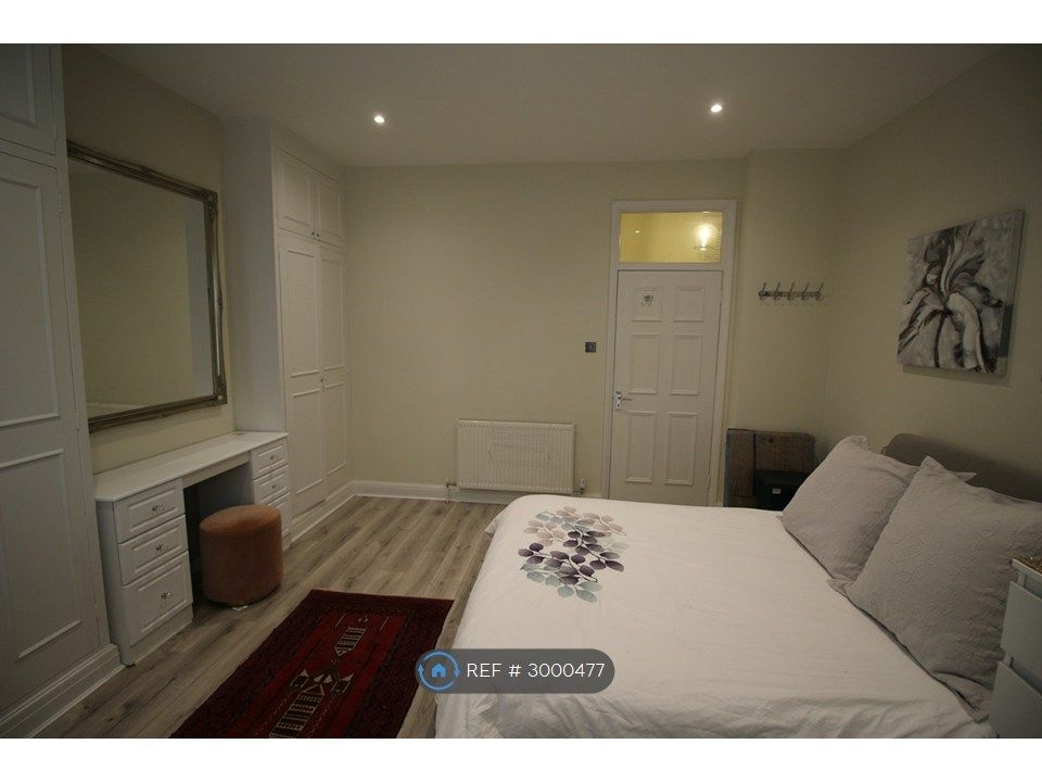 Property photo 1 of 11 Master Bedroom