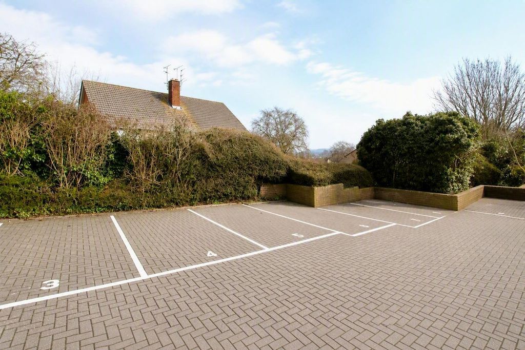 Property photo 2 of 11