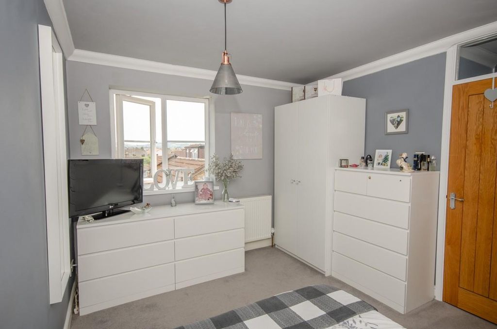 Property photo 1 of 16 Bedroom Pic 2.Jpg