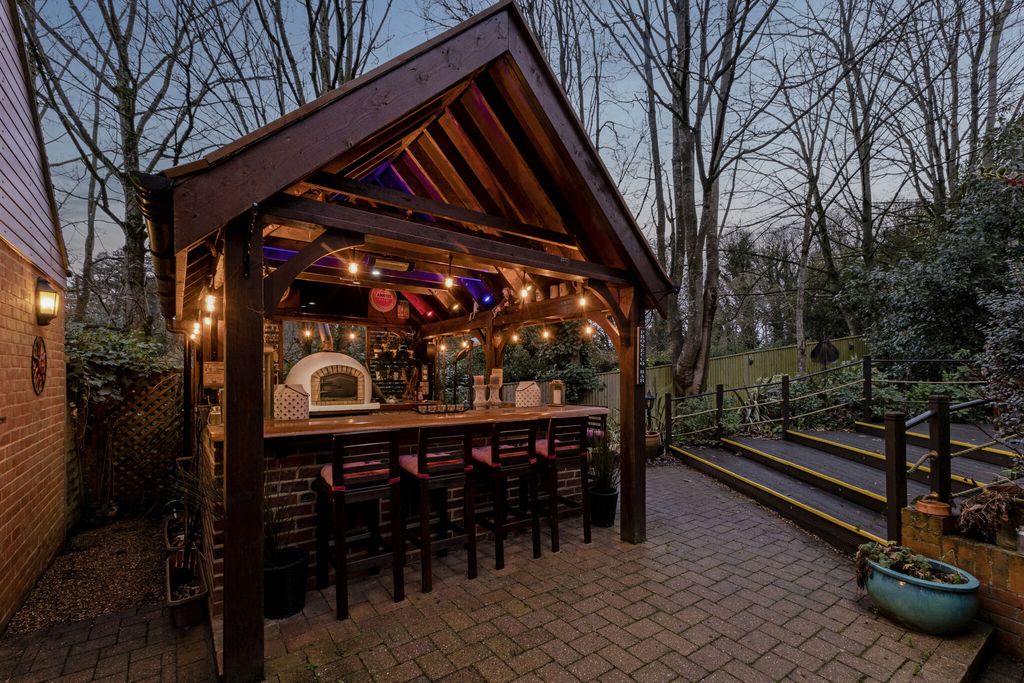 Property photo 3 of 18