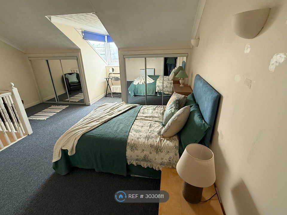 Property photo 3 of 6 Open Plan Top Floor Bedroom