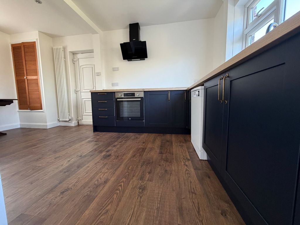 Property photo 3 of 13 Kitchen