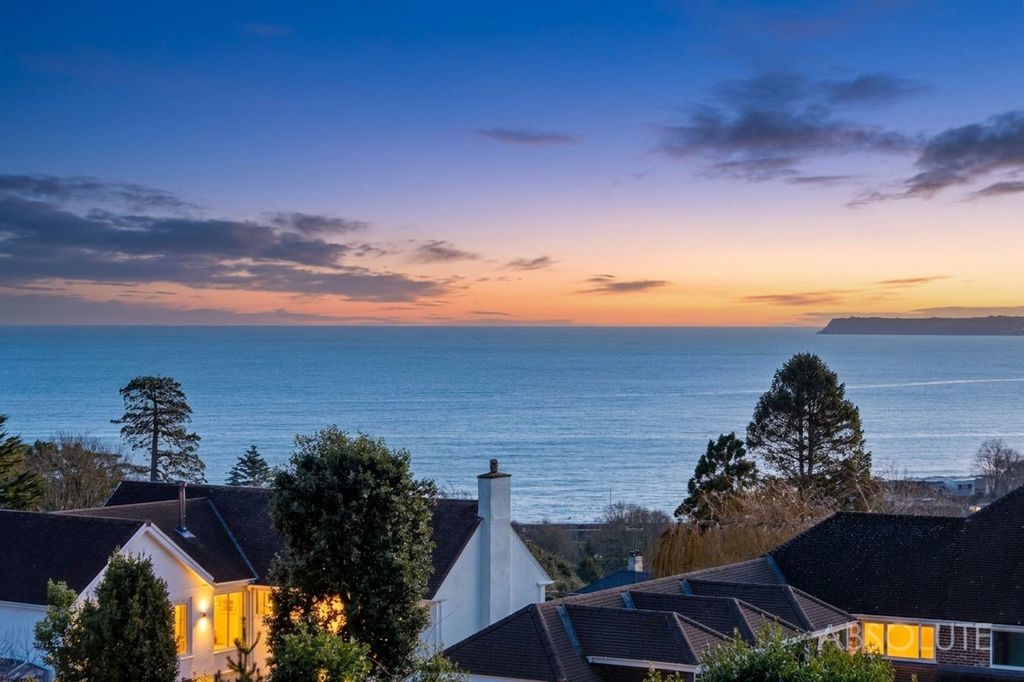 Property photo 2 of 28