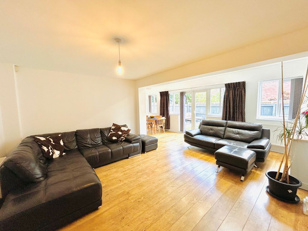 Property photo 2 of 22
