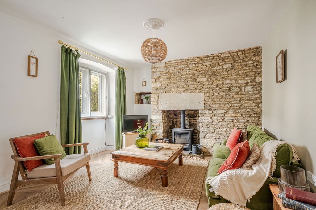Property photo 2 of 11