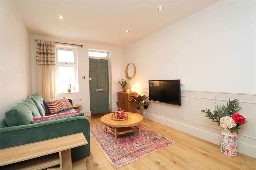 Property photo 2 of 14 Living Room