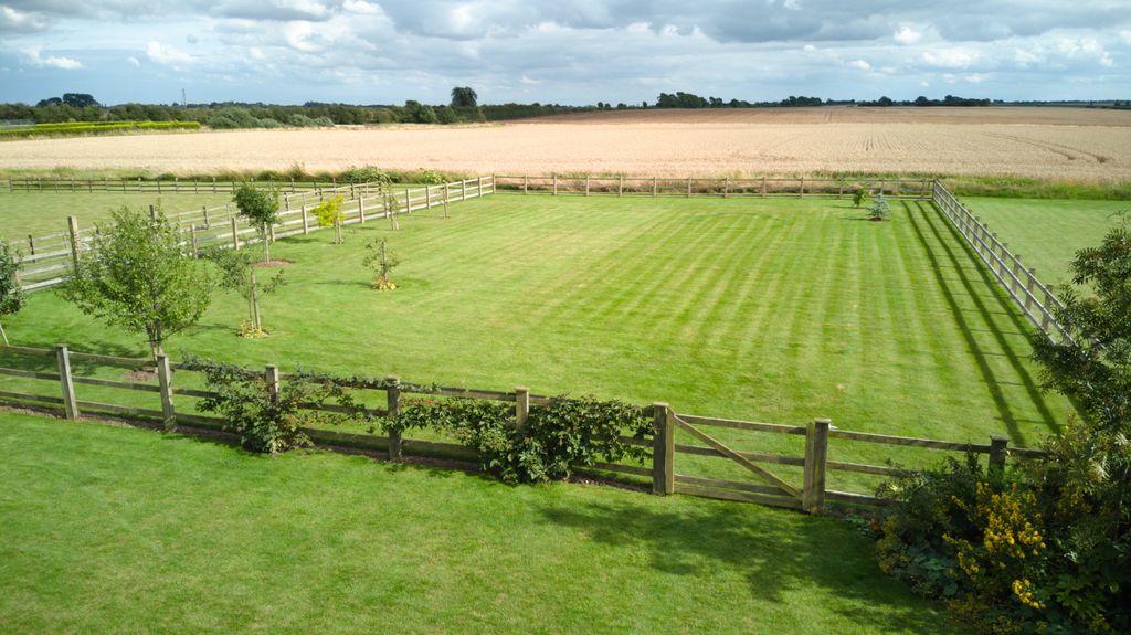 Property photo 2 of 36