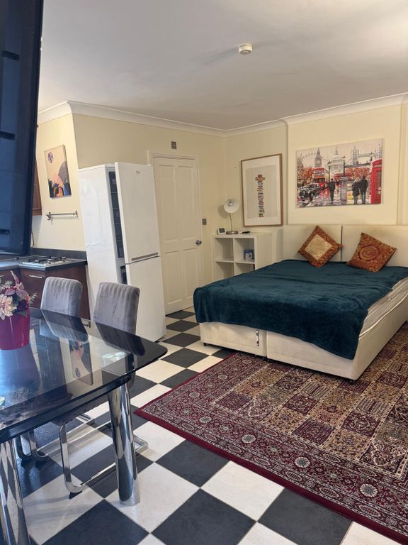 Additional image 4 of Studio to rentAmerden Lane, Taplow SL6