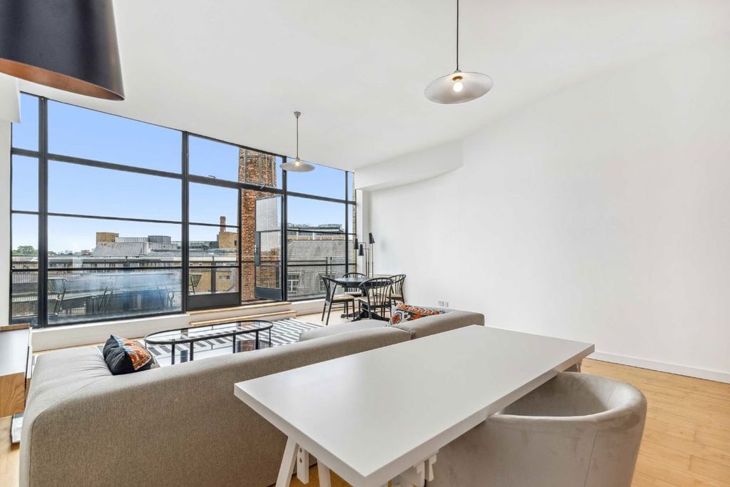 Property photo 3 of 9