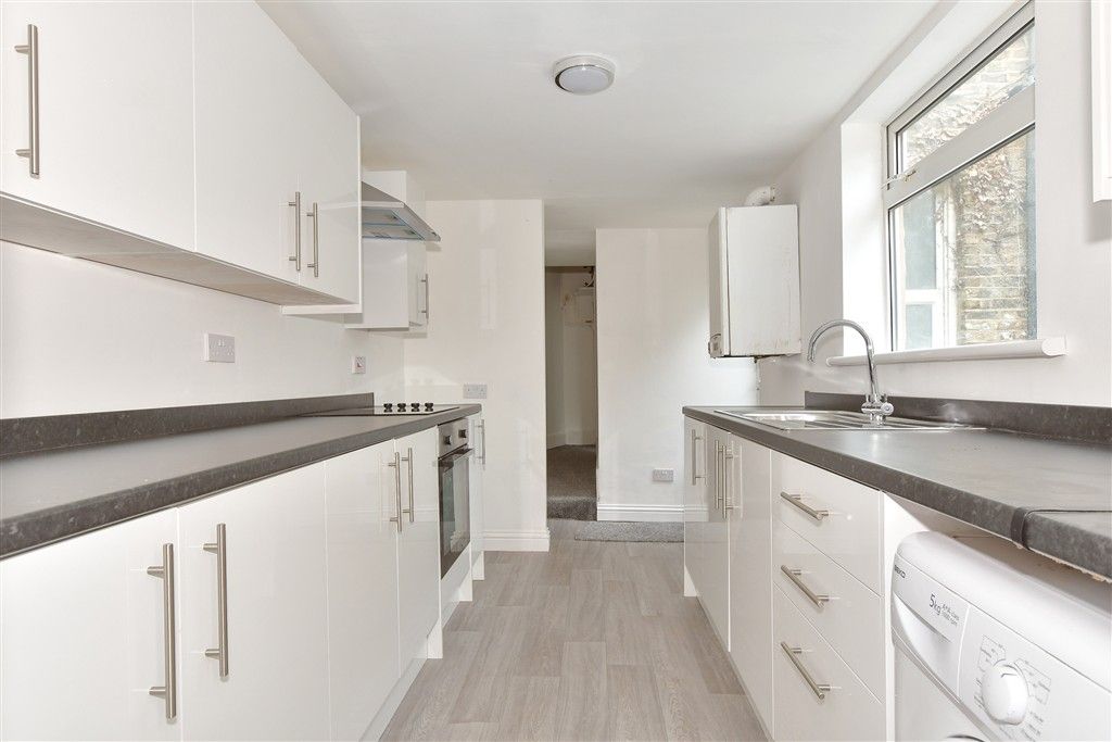 Property photo 2 of 7 Kitchen