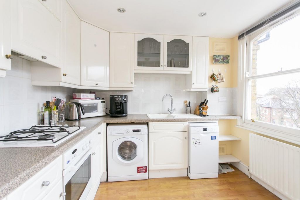 Property photo 2 of 7 Kitchen