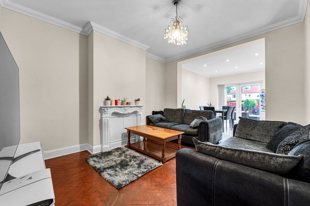 Property photo 2 of 18