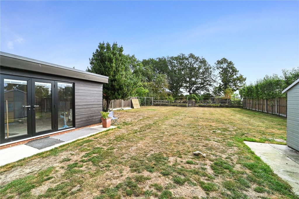 Property photo 2 of 33 Garden