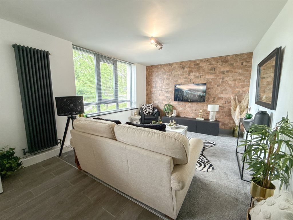 Property photo 1 of 16 Lounge