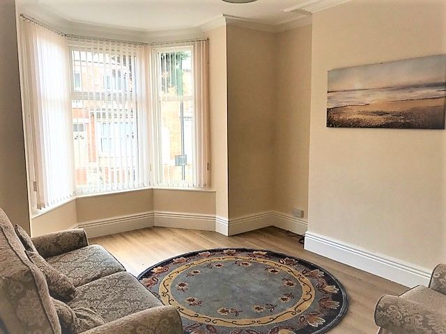 Property photo 1 of 11 Living Room