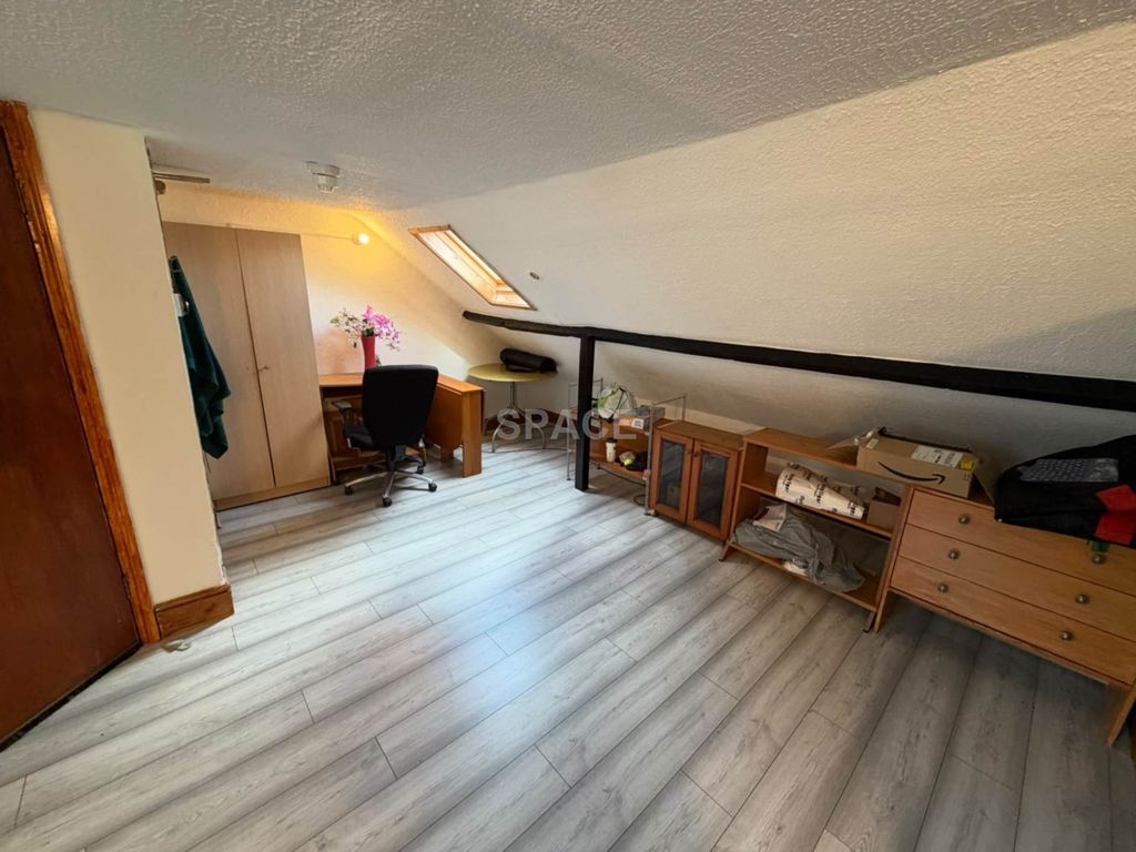 Property photo 3 of 6
