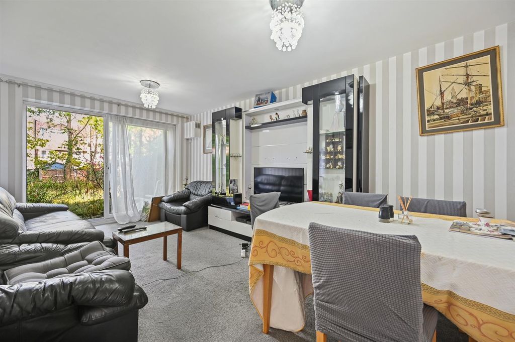 Property photo 1 of 8 Rclr- 1 Elmcroft, Merryfield Gardens- Reception 6