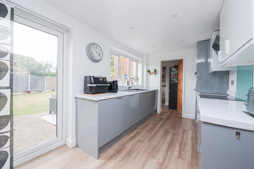 Property photo 2 of 16 5352532