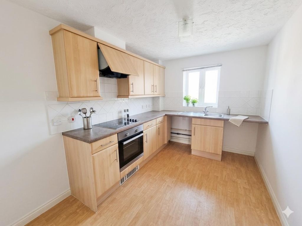 Property photo 3 of 13 Kitchen