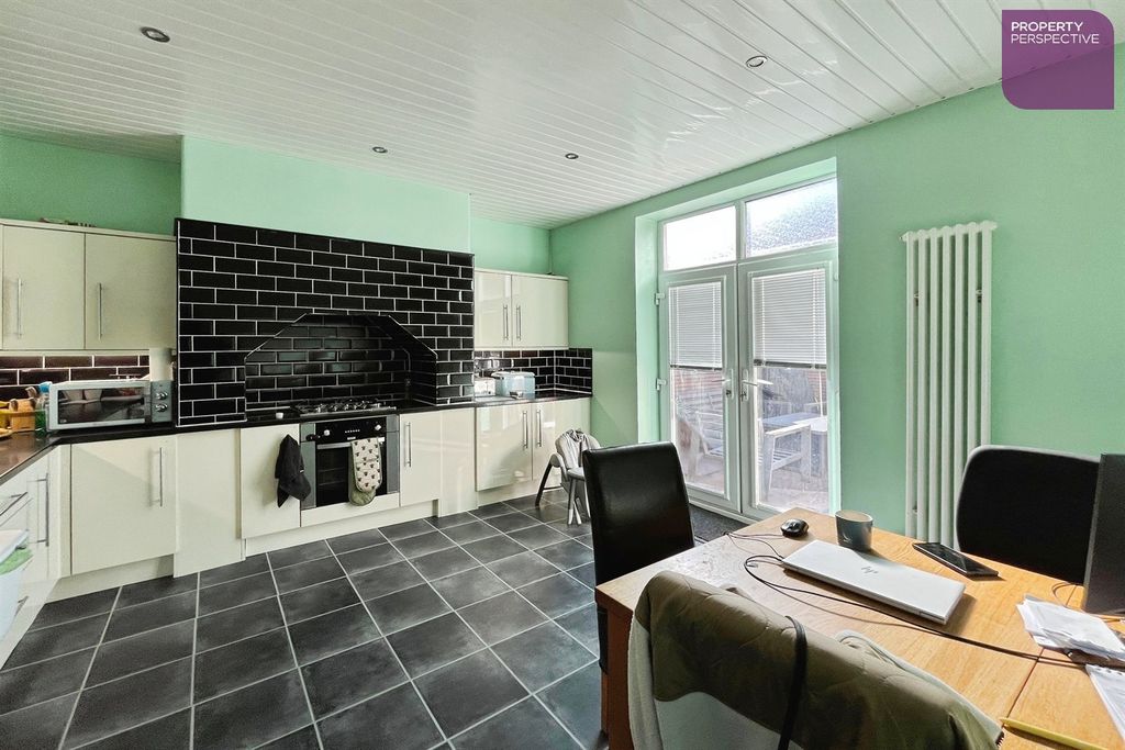 Property photo 3 of 13 Kitchen/Diner