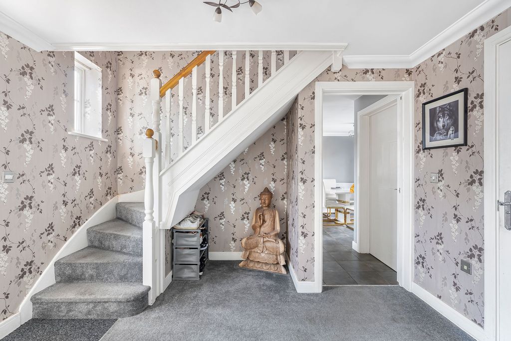 Property photo 2 of 24